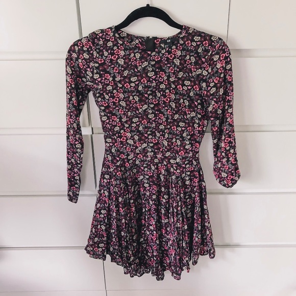 H&M Dresses & Skirts - H&M size 4 long sleeve floral dress